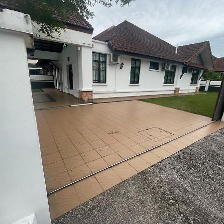 Villaparadise Homestay 바투 파핫 외부 사진