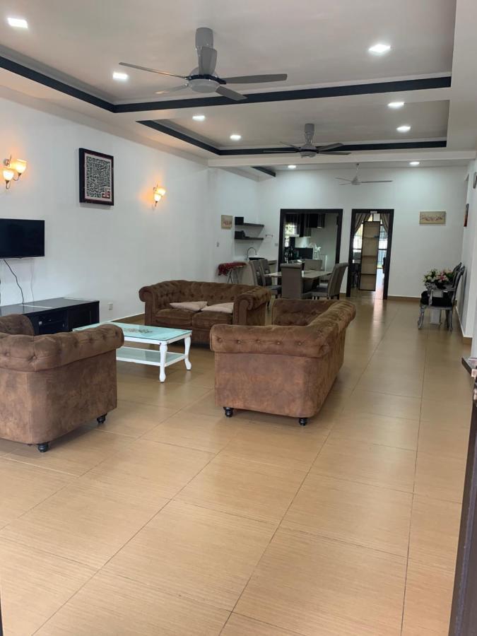 Villaparadise Homestay 바투 파핫 외부 사진