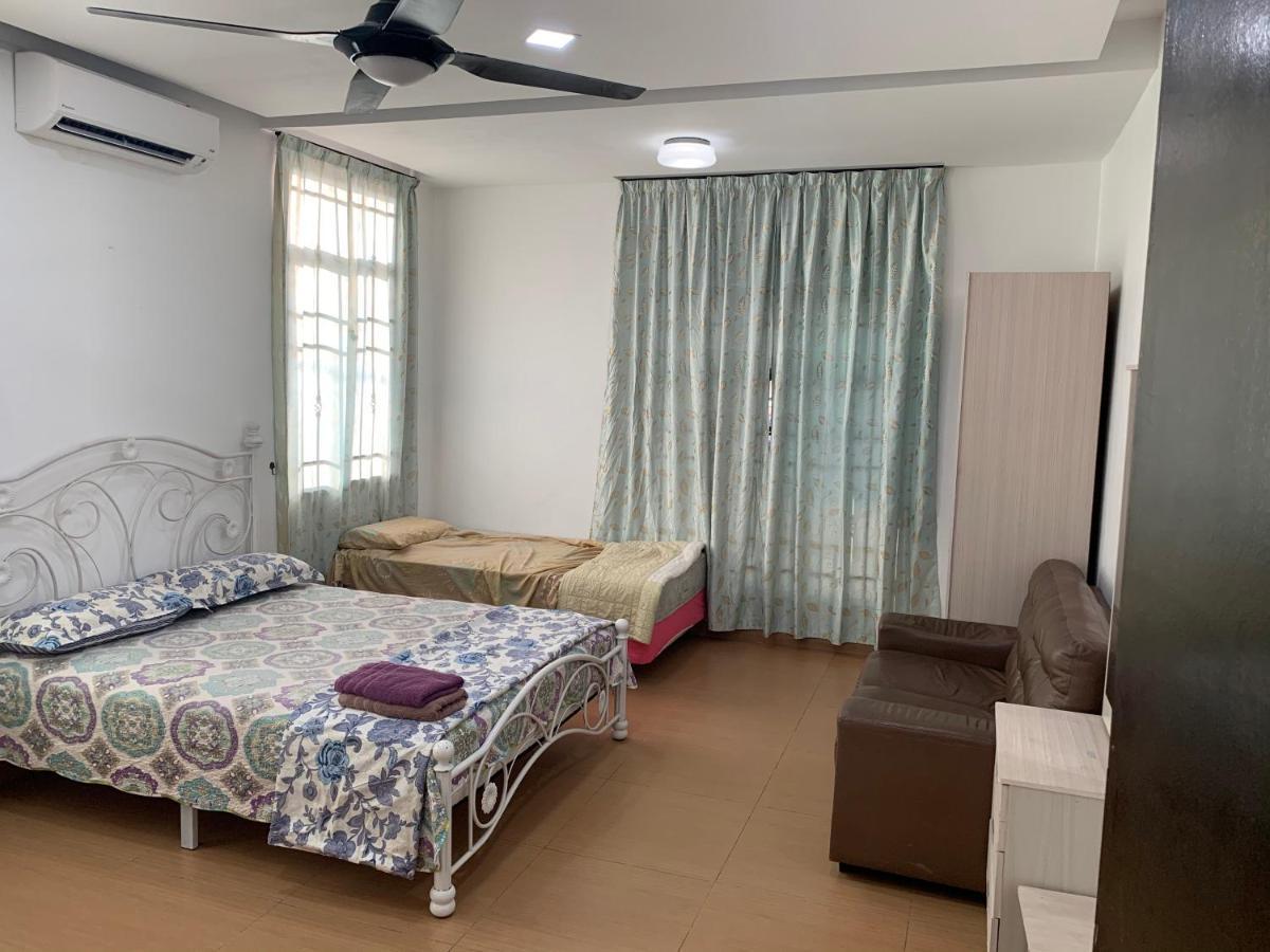 Villaparadise Homestay 바투 파핫 외부 사진