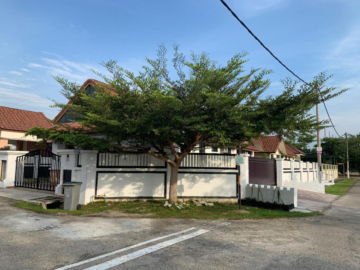 Villaparadise Homestay 바투 파핫 외부 사진