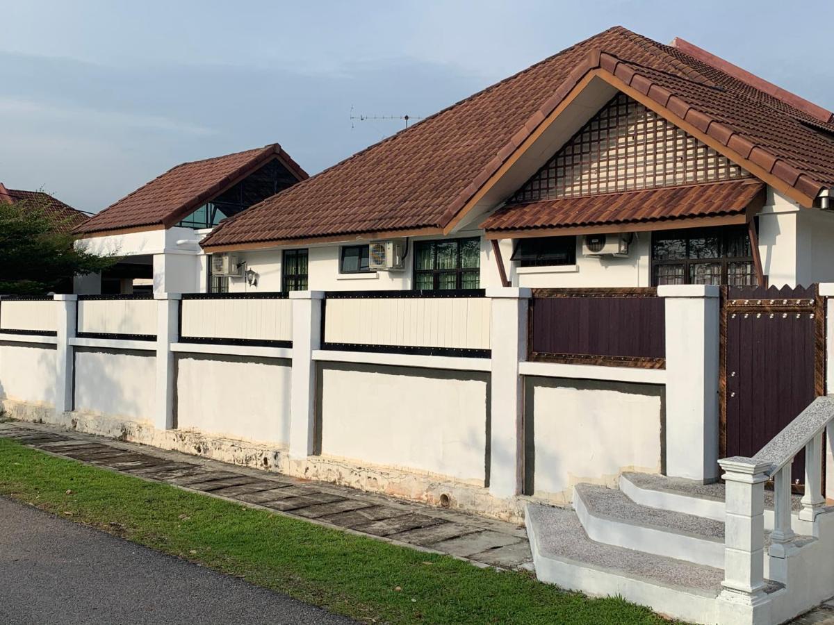Villaparadise Homestay 바투 파핫 외부 사진