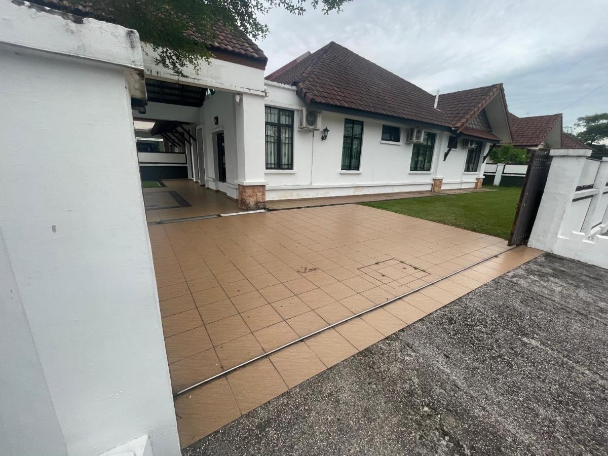 Villaparadise Homestay 바투 파핫 외부 사진