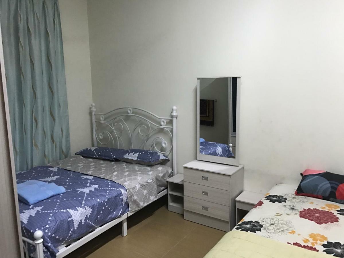Villaparadise Homestay 바투 파핫 외부 사진